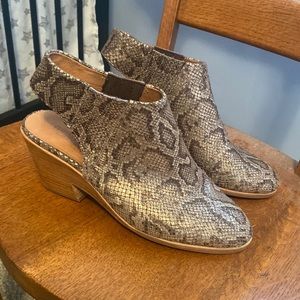 Gentle soles by Kenneth Cole, sling back, gently worn once.